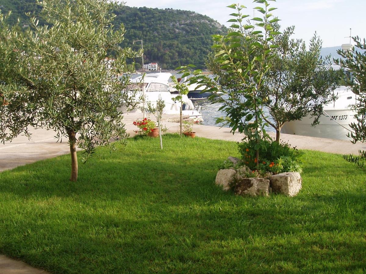 Apartments By The Sea Blace, Neretva Delta - Usce Neretve - 16068 Dış mekan fotoğraf