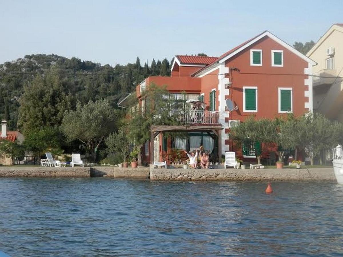 Apartments By The Sea Blace, Neretva Delta - Usce Neretve - 16068 Dış mekan fotoğraf